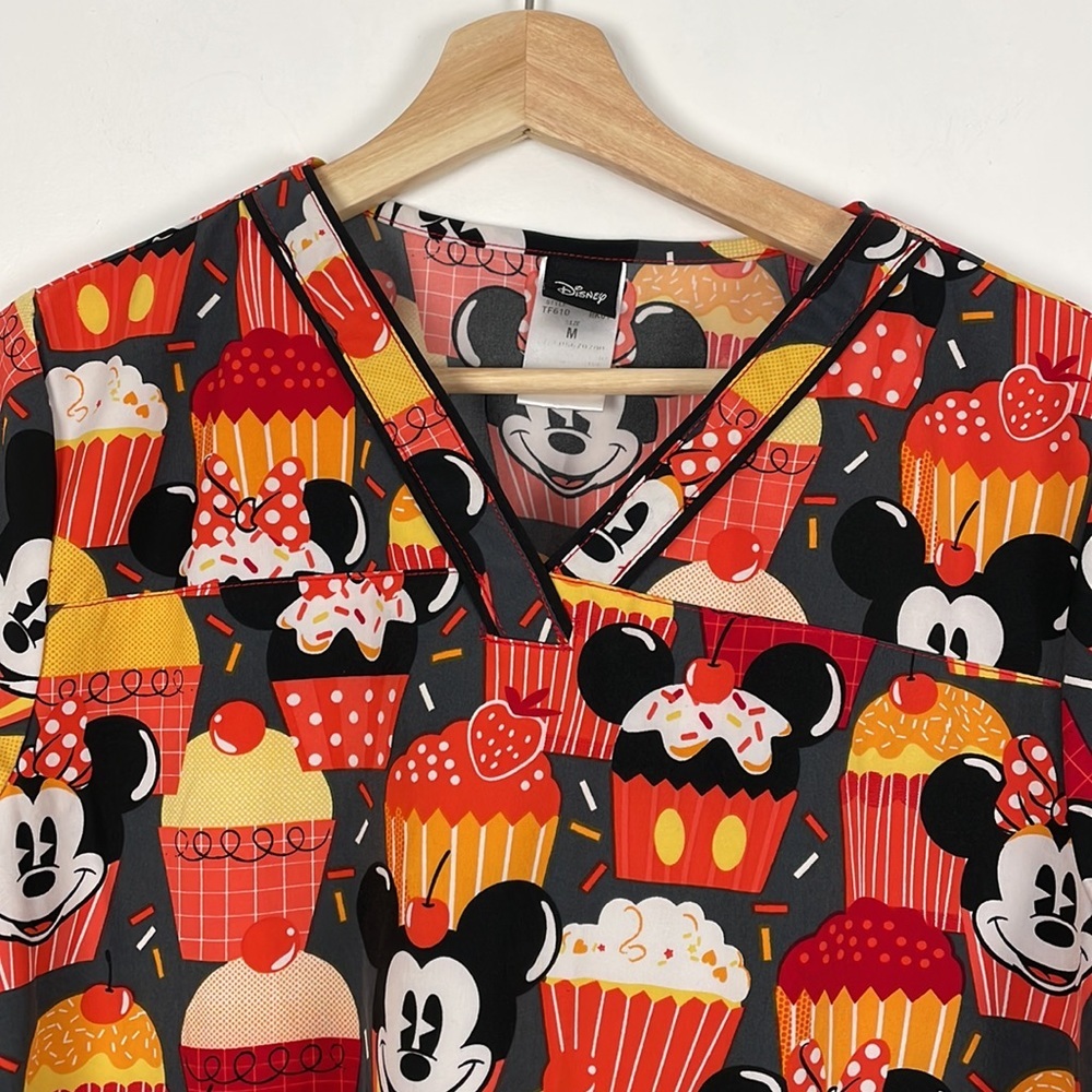 Disney Mickey Mouse short sleeve V neck 2 pocket pullover scrub top Size Medium - Picture 3 of 5